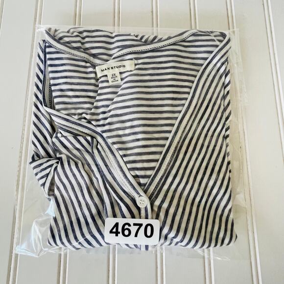 Max Studio Size 2X striped Knit top blue white - Picture 9 of 9